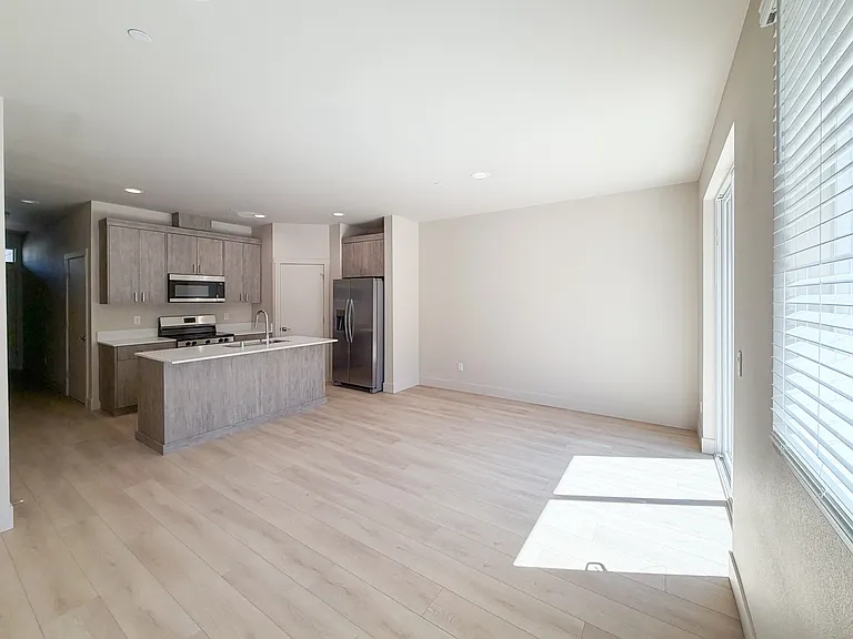 NE 2nd Ct — Photo 9