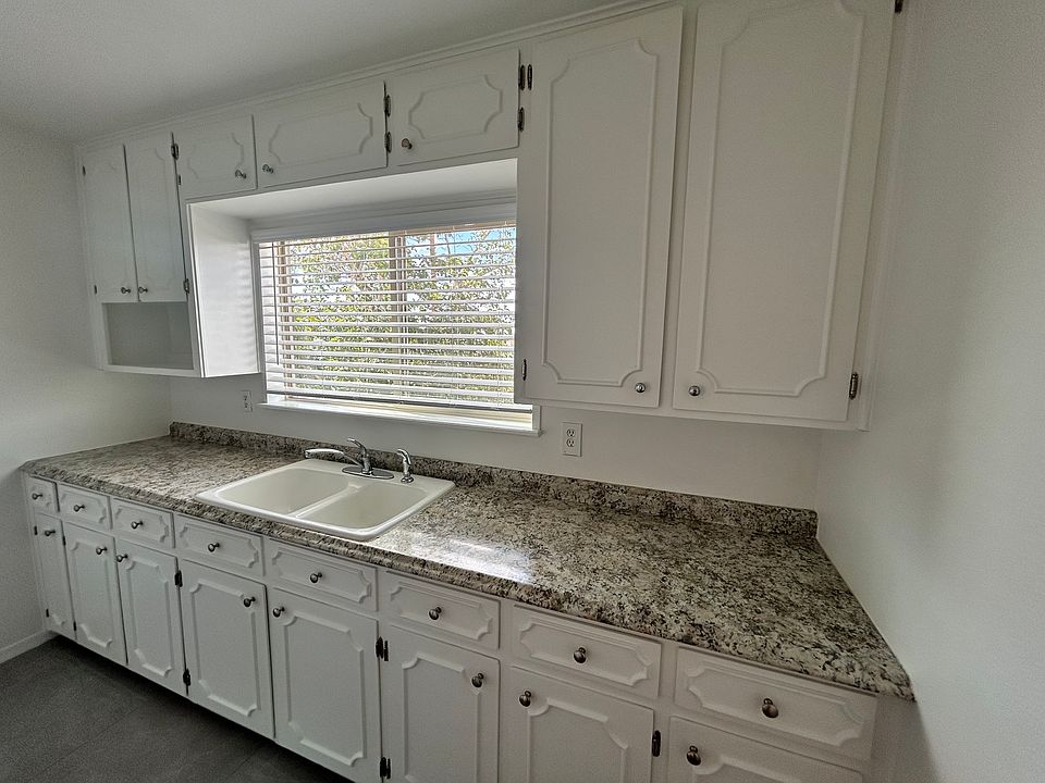 1st image of 336 Lynne Way