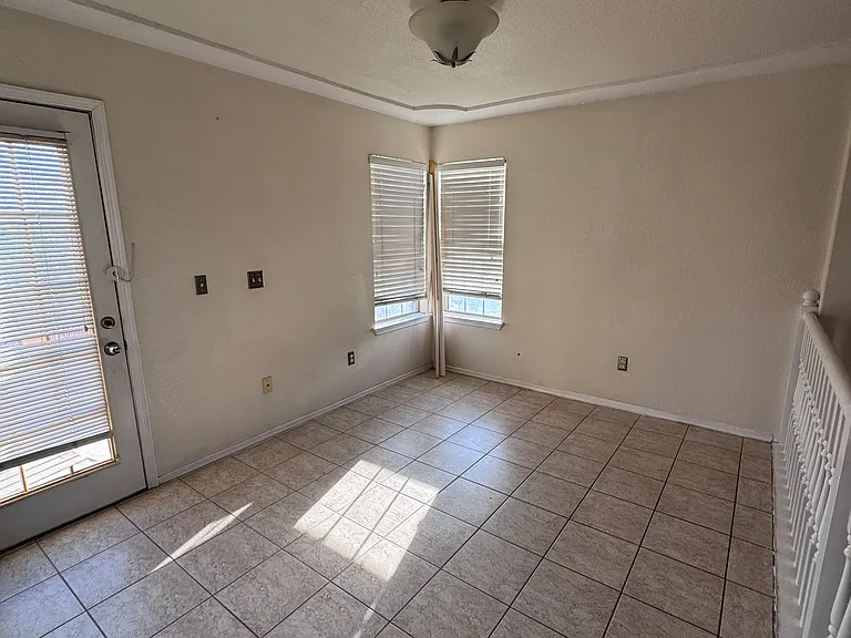 12176 Dos Rios Dr — Photo 11