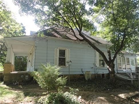 2nd image of 1116 W Walnut St