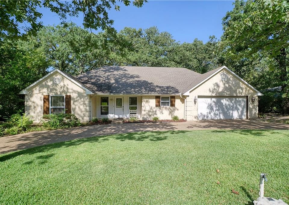 1st image of 528 Dogwood Ln