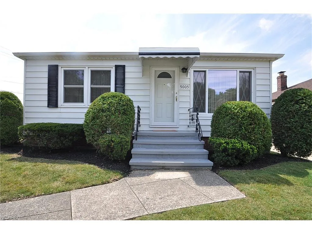 9005 Outlook Dr photo 1