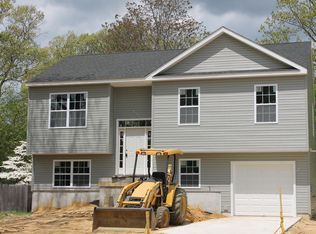 8 King George Rd, Pine Hill, NJ 08021