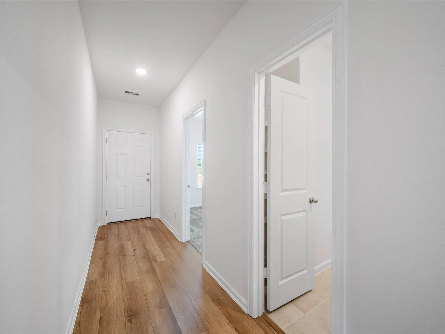4 bed, 1800 sqft, $2,150 — Photo 2
