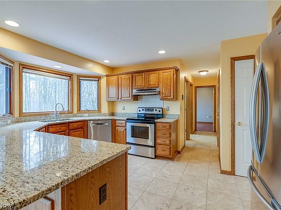 3rd image of 3311 Pine Hollow Dr
