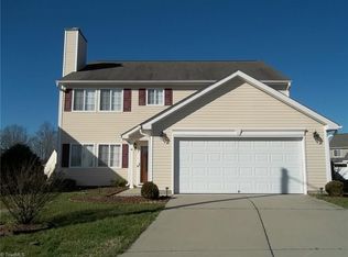 8 Apsley Ct, Greensboro, NC 27301