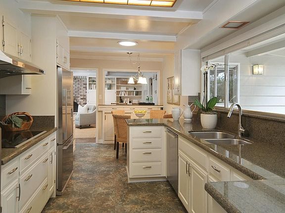 5th image of 80 Hillbrook Dr