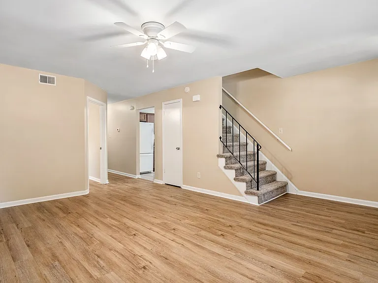 4117 Rainbow Dr — Photo 2