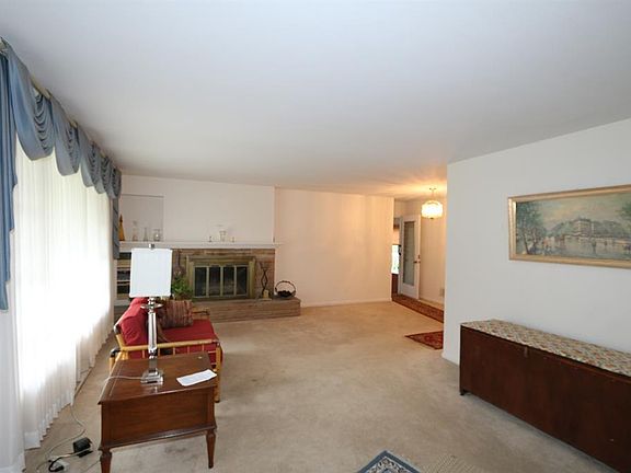 4th image of 7935 Mitchell Farm Ln