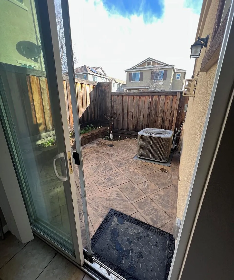 1080 Gridley Dr — Photo 4