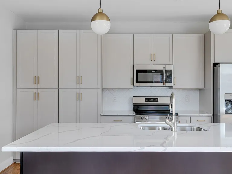 1422 Bainbridge St — Photo 8