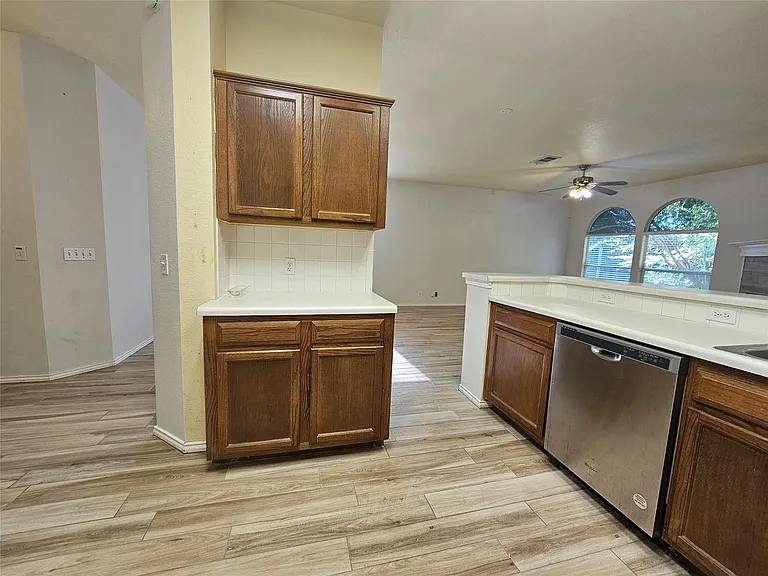 8506 Hillrock Dr — Photo 14