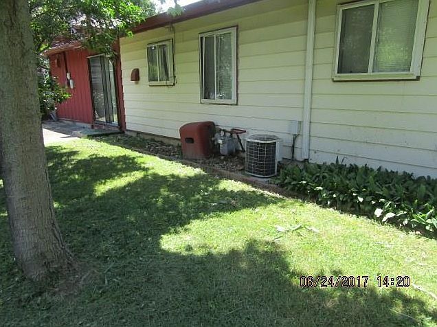 2nd image of 1400 Plum St