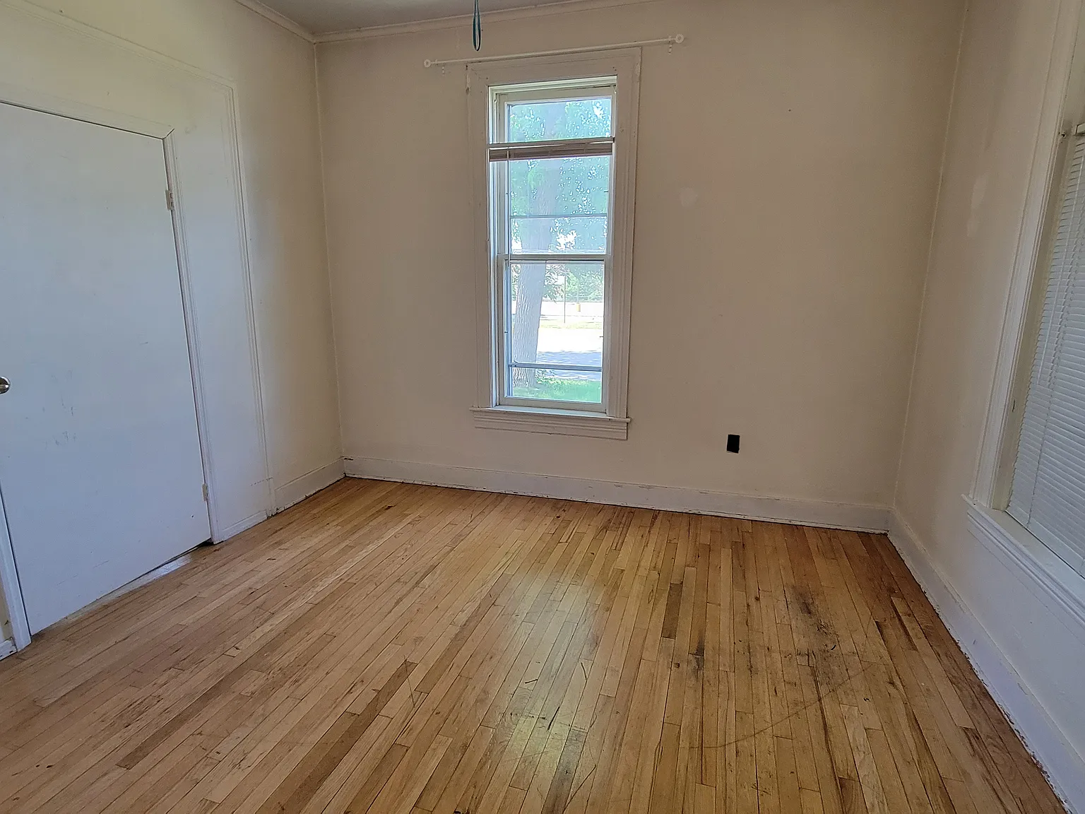 4 bed, 1400 sqft, $1,400 — Photo 4