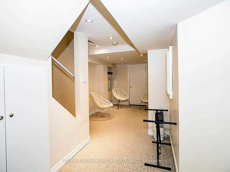 4 Queen Anne Dr — Photo 16