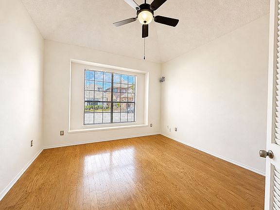 4th image of 6024 Longley Ct