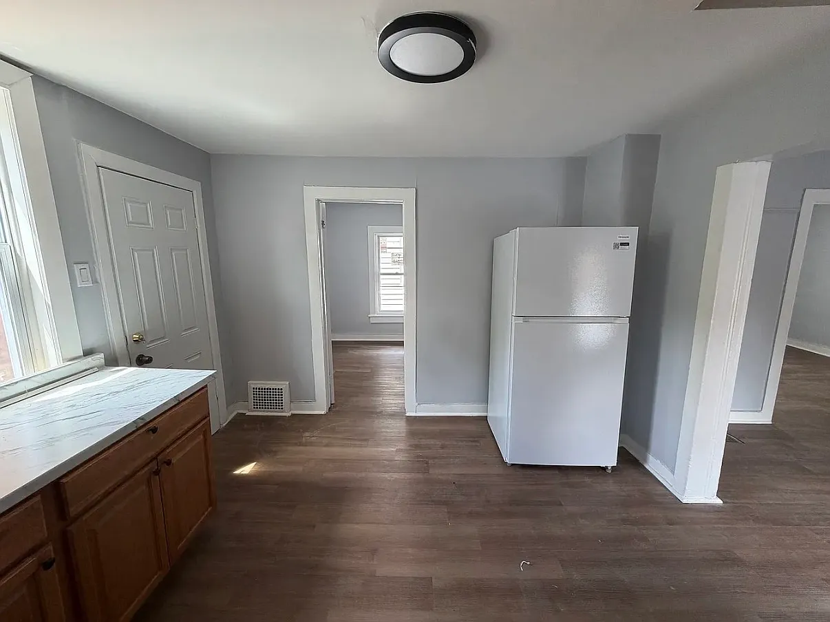 2 bed, 950 sqft, $1,300 — Photo 4
