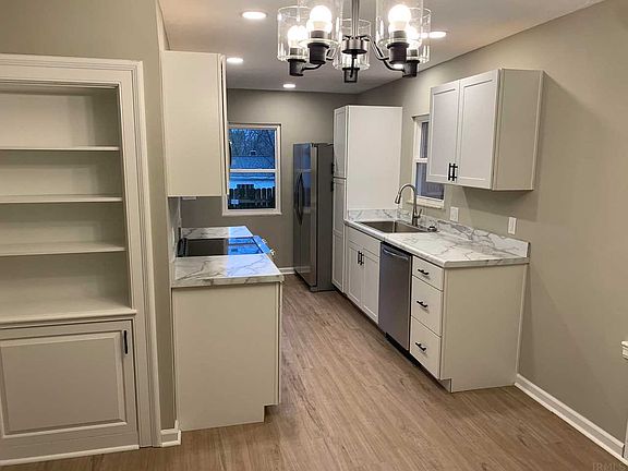 3rd image of 2911 Igleheart Ave