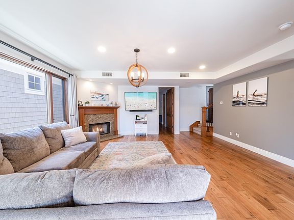 3rd image of 614 1/2 Orchid Ave