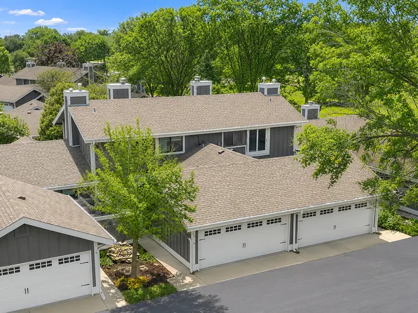 10 W Windsor Ct, Sugar Grove, IL 60554