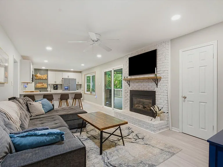 2641 Dogwood Ln — Photo 1