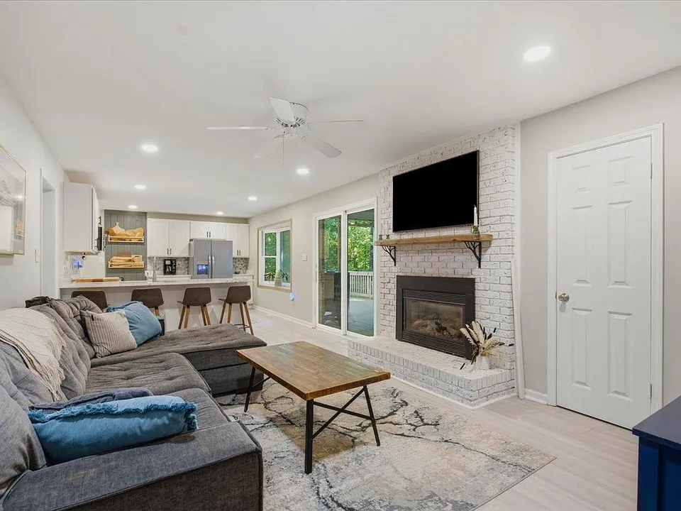 2641 Dogwood Ln