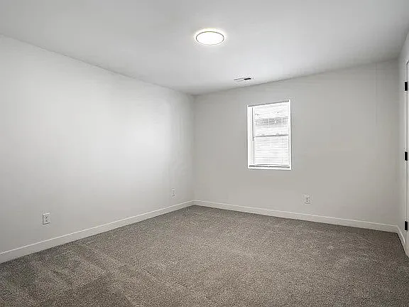 849 N Oakland Ave — Photo 32