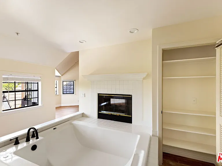 5237 San Feliciano Dr — Photo 27