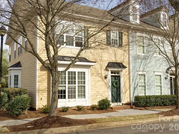 903 White Point Dr, Huntersville, NC 28078