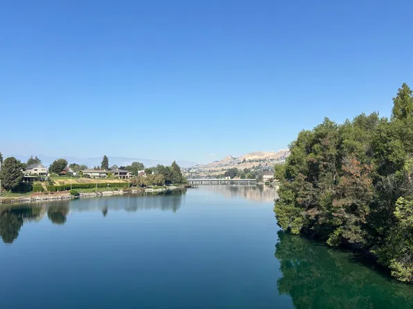 219 W Columbia Ave, Chelan, WA 98816