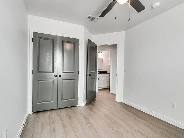 321 Mooring Dr — Photo 10