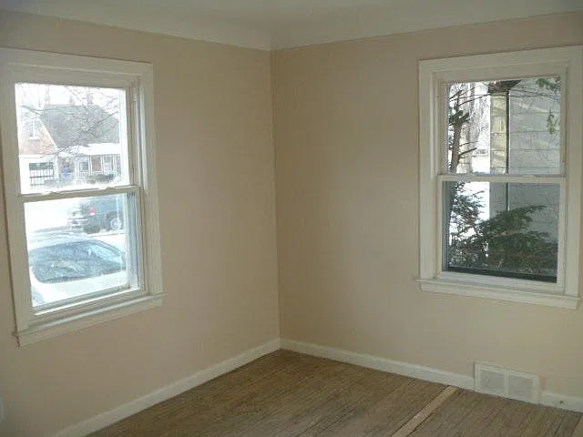 4 bed, 1.5 bath, 1008 sqft, $1,300 — Photo 4