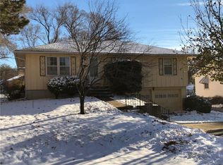 11801 Yager Ln, Shawnee, KS 66203
