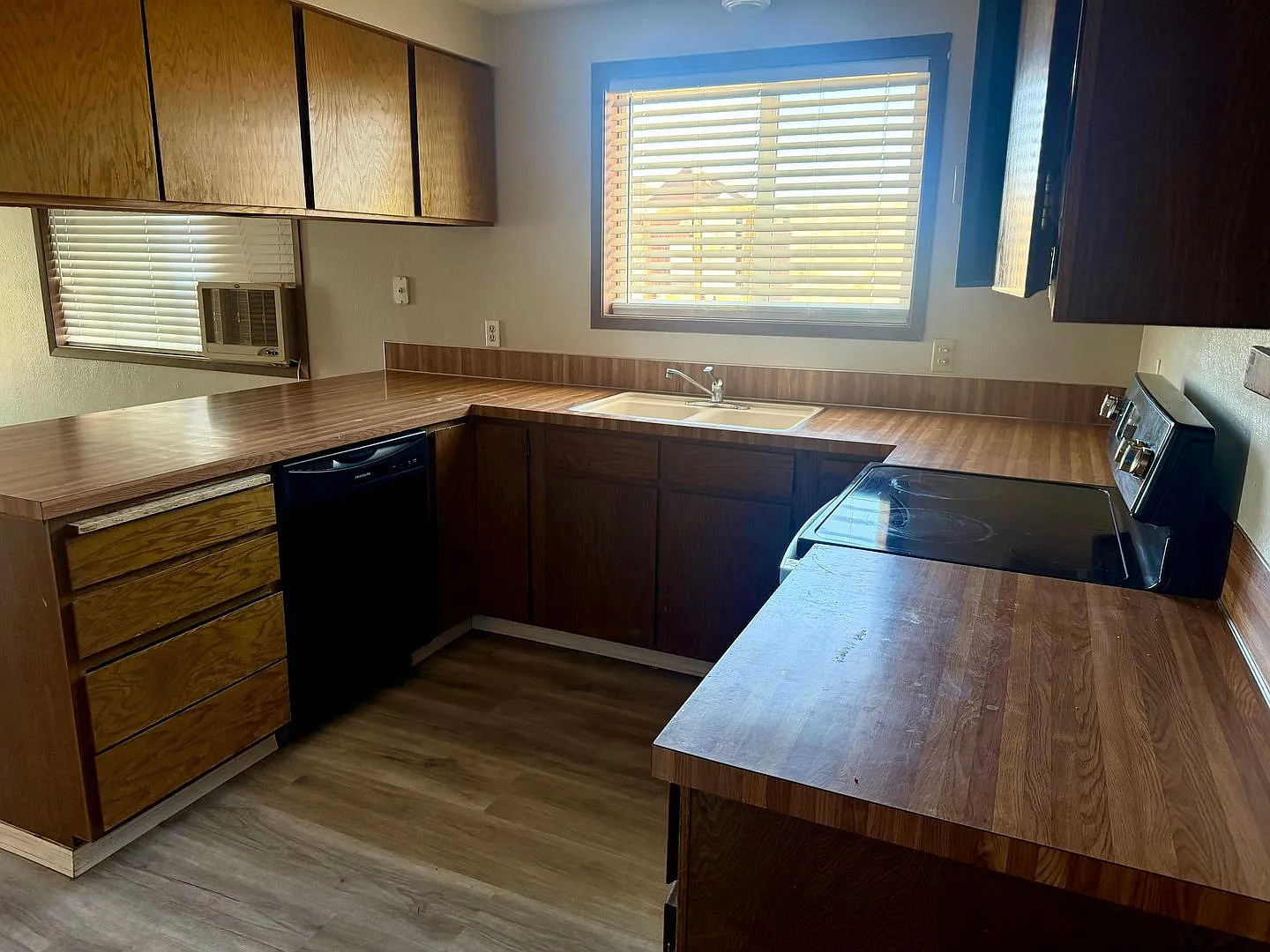 3 Bed/ 2 Bath Spring Creek Home — Photo 3