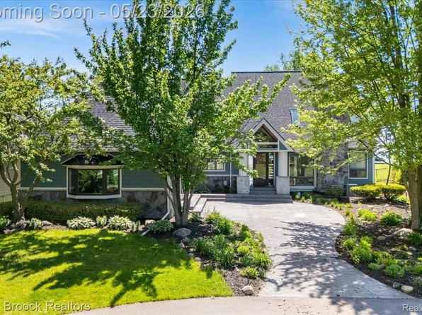 32630 Jefferson Ave, Saint Clair Shores, MI 48082