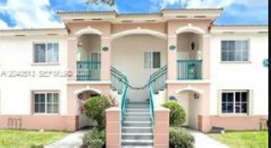 2 bed, 815 sqft, $1,585 — Photo 2