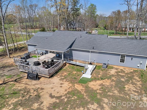 4th image of 104 Stonewood Estates Dr