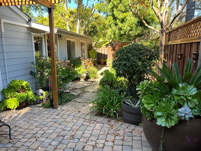 2336 Howard Ave — Photo 36