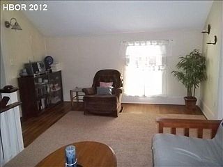5th image of 107 E Market St