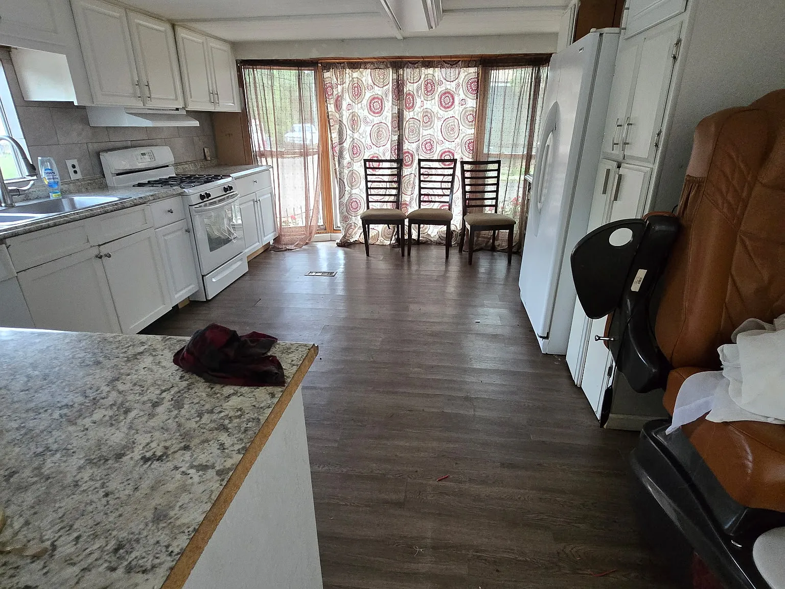3 bed, 950 sqft, $1,775 — Photo 2