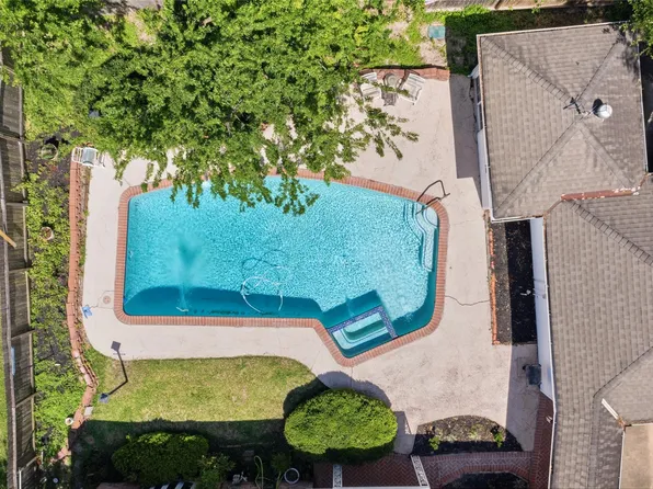 5622 Long Creek Ln, Houston, TX 77088