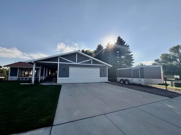 2529 10th Ave NW, Minot, ND 58703