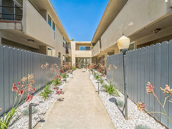 4th image of 11146 Camarillo St APT 8