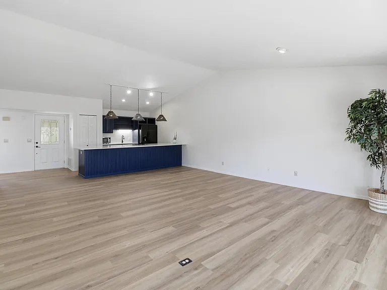100 Bay Point Dr #3 — Photo 8