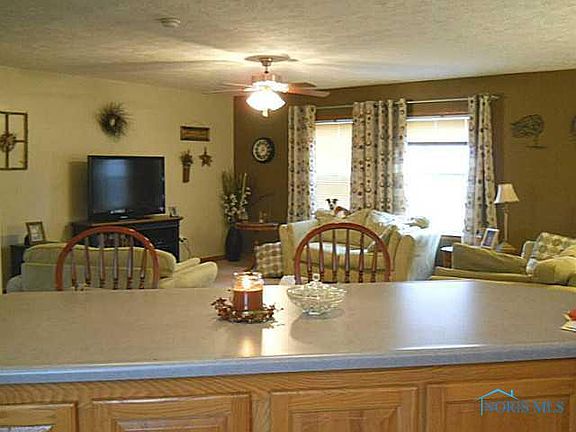 5th image of 406 Wisteria St