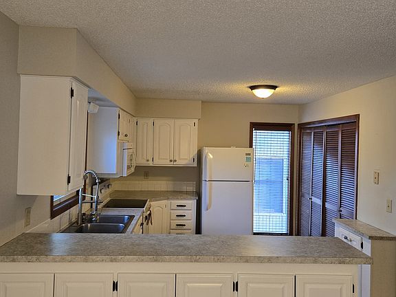 5th image of 6 Jonell Ln