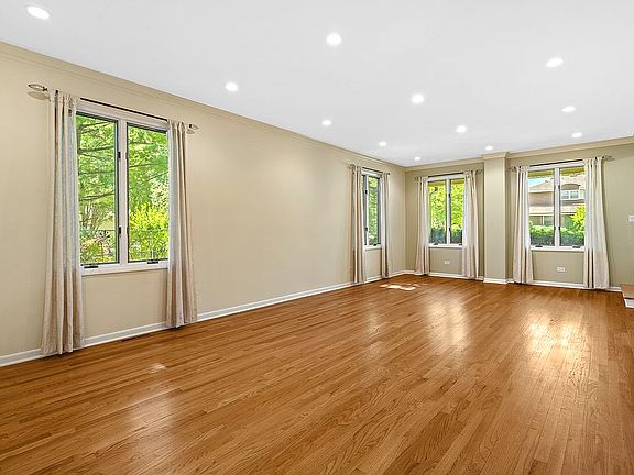 5th image of 27 Berkshire Dr
