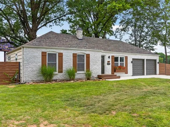 1011 W 1st St, Lees Summit, MO 64063