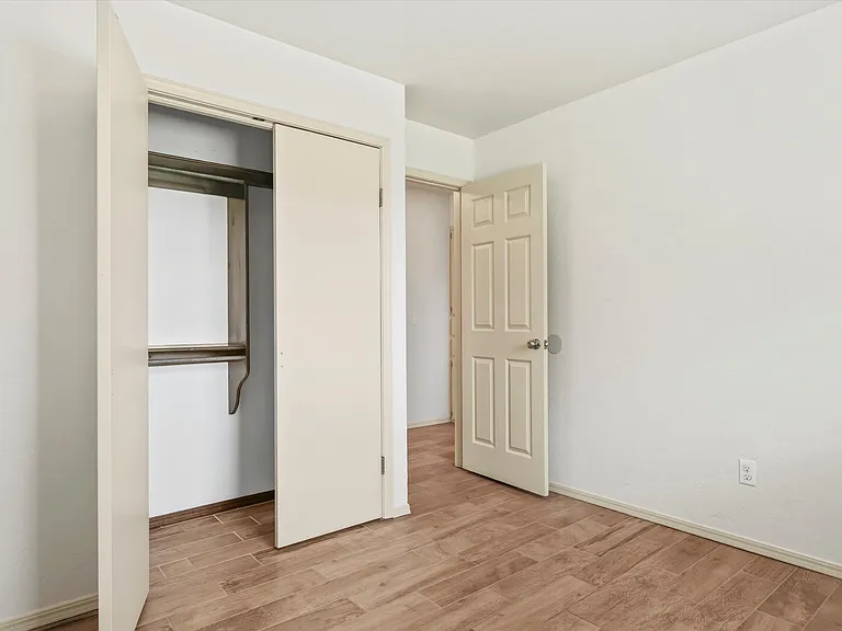 616 SW 23rd St — Photo 30