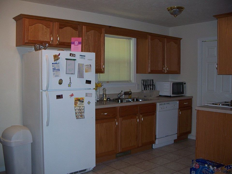 2nd image of 25 Woods Edge Dr